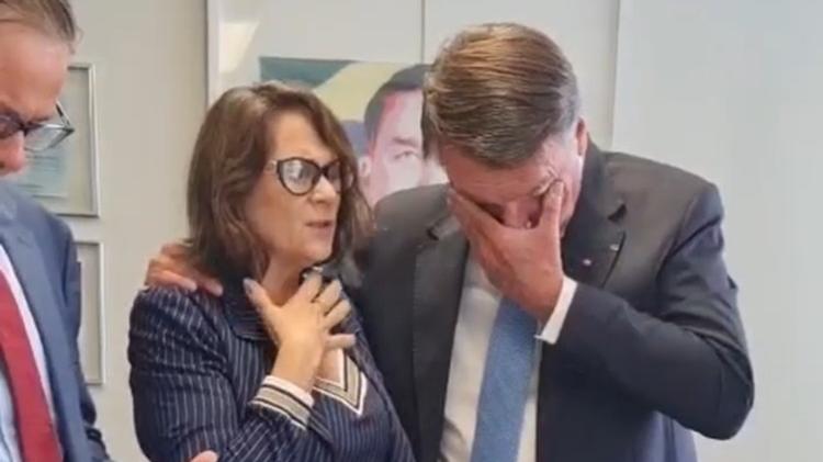 Moraes permite visita de Damares a Bolsonaro